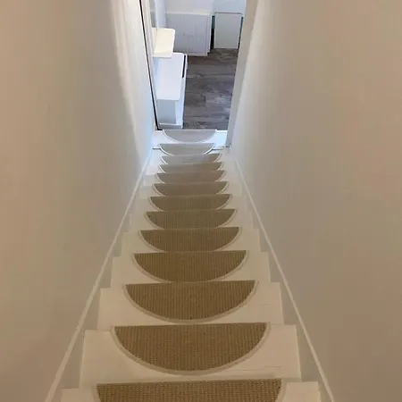 Familial Avec Jardin - 200m De La *